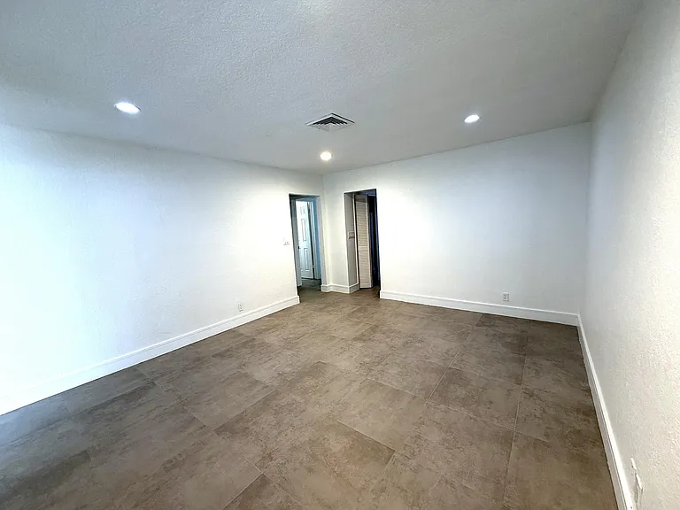 4019 Woodside Dr — Photo 10