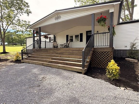 3rd image of 6 Maclaren Dr