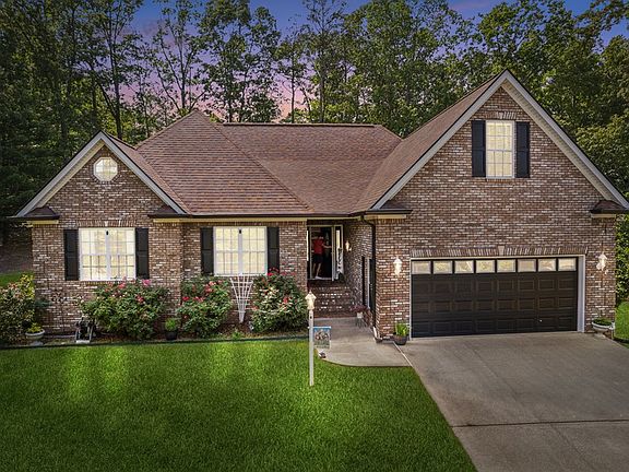 2nd image of 133 Whispering Oaks Dr