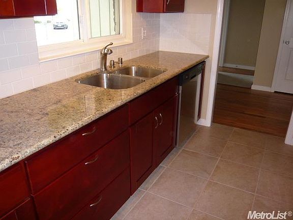 5th image of 321 W Robinhood Dr