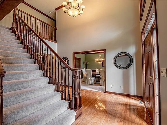 3rd image of 1585 Lantern Hill Dr