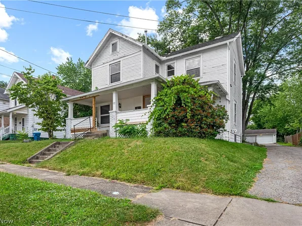 29 Stewart St, Struthers, OH 44471