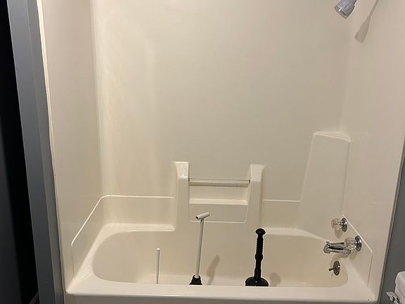 4th image of 670 S Main St #2
