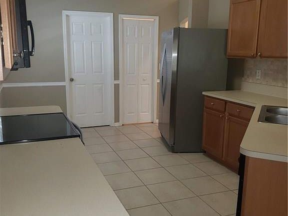 3rd image of 1107 W 13th Sq