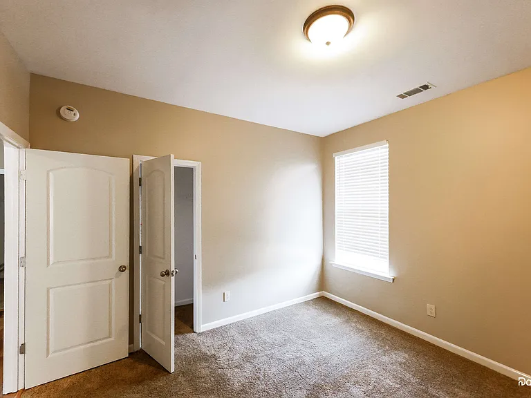 208 Appleford Rd — Photo 10