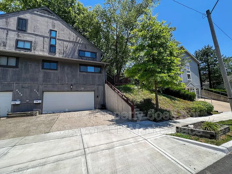 2 bed, 2.0 bath, 2332 sqft, $2,425 — Photo 1