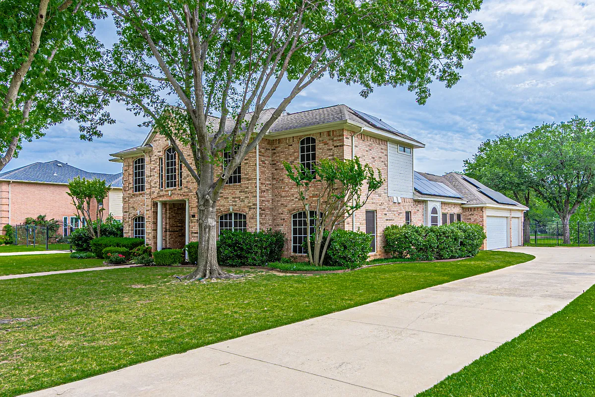 Building Photo - 805 Saratoga Dr