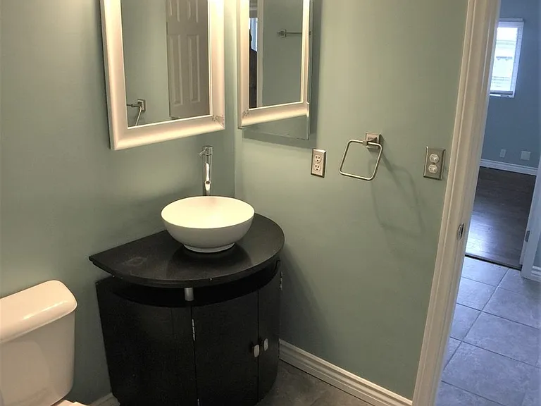 715 W Acacia Ave — Photo 3