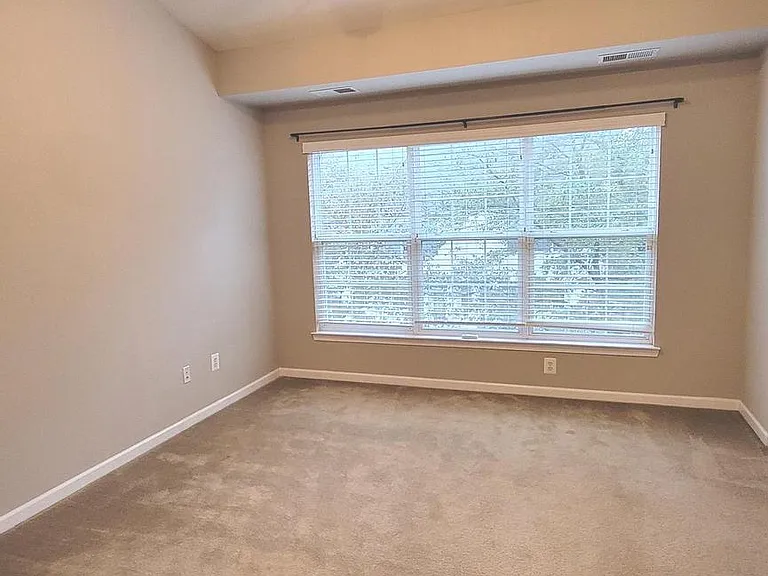 20479 Greymont Ter — Photo 15