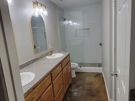 5th image of 2424 W Walker St