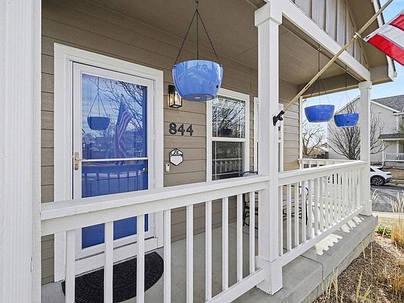 3rd image of 844 Cliffrose Way