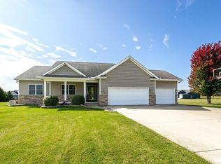 2203 Timber Ridge Dr, Port Byron, IL 61275