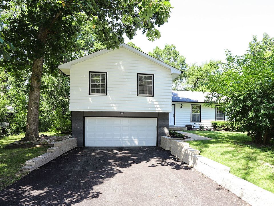 1st image of 29W414 James Ave