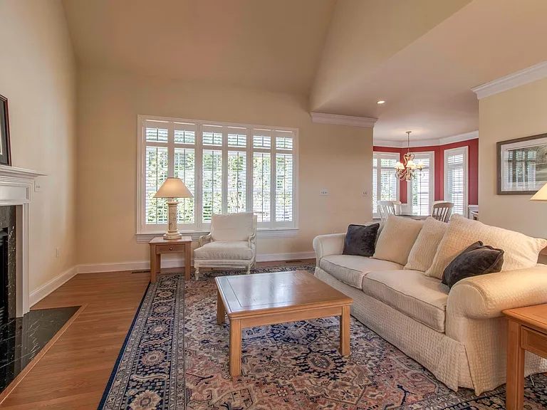 10 Wellington Pl — Photo 4