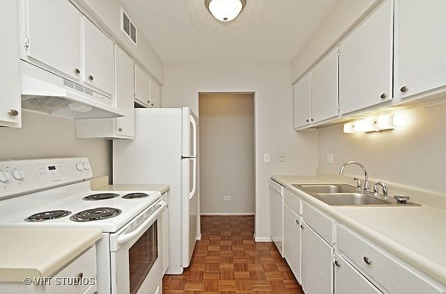 1st image of 901 Buccaneer Dr APT 4