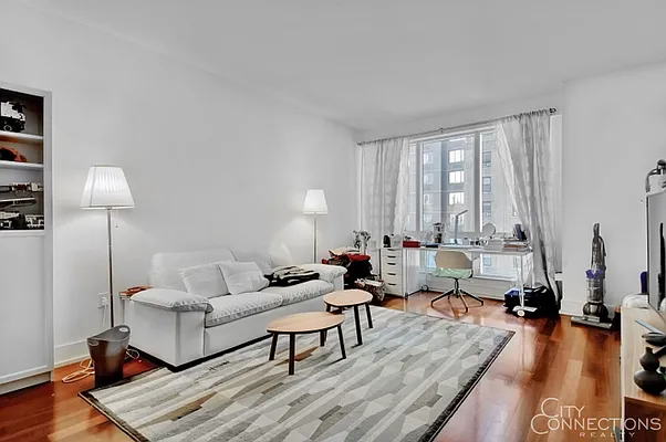 Rented by City Connections Realty | media 11