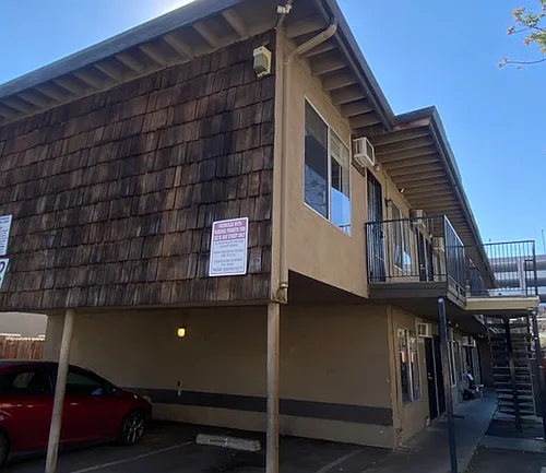 322 W Oak St #A Photo 1