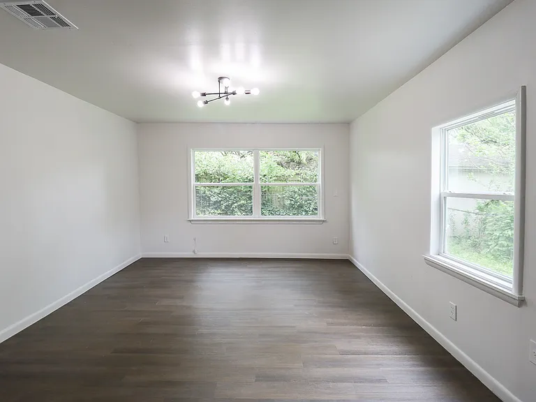 1008 E King Pl — Photo 15