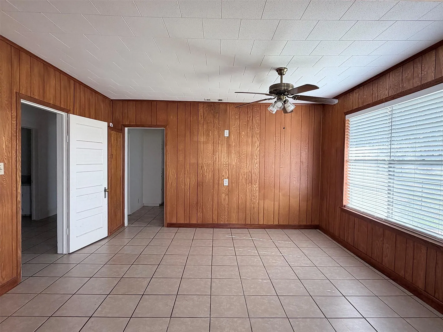 3 bed, 1.0 bath, 1324 sqft, $1,450 — Photo 4