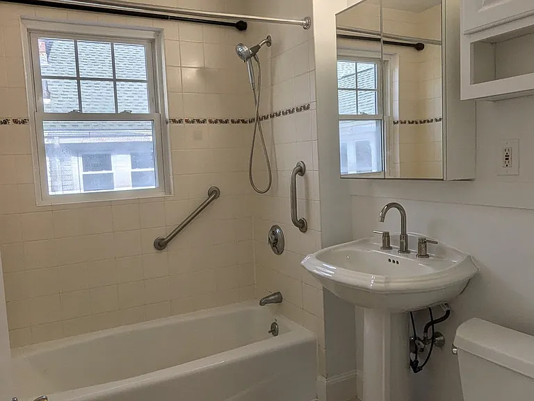 18-20 Appleton Pl #2 — Photo 8