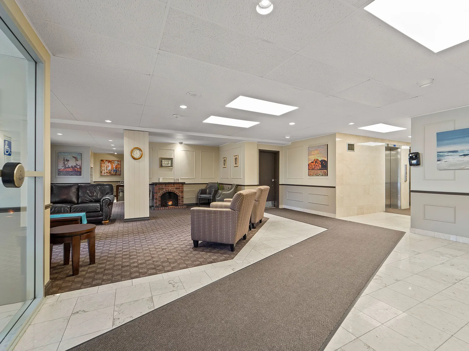 Leamington Towers Apartments — Photo 4