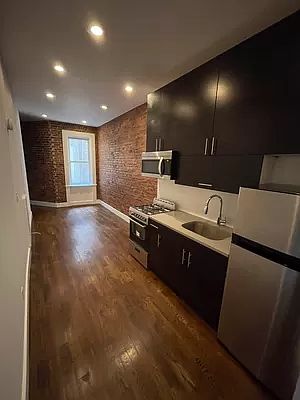 1st image of 162 Sumpter St APT 1R