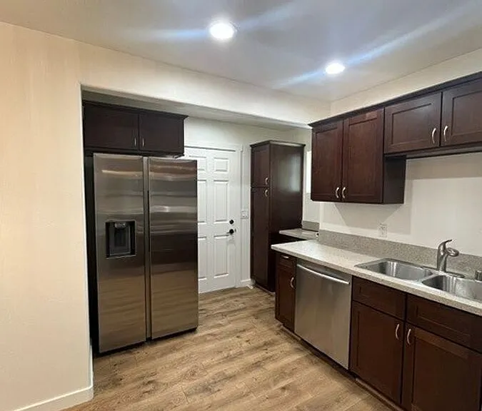 212 E J St — Photo 5