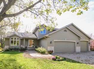 560 Country Ct, Eagan, MN 55123