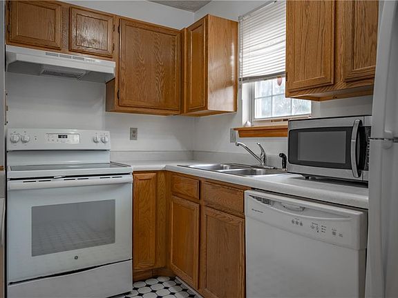 4th image of 10326 Maumee Dr