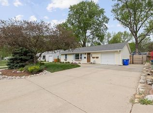 7518 W 64th Ter, Overland Park, KS 66202