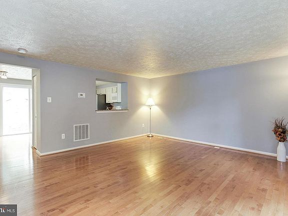 3rd image of 638 Coral Reef Dr