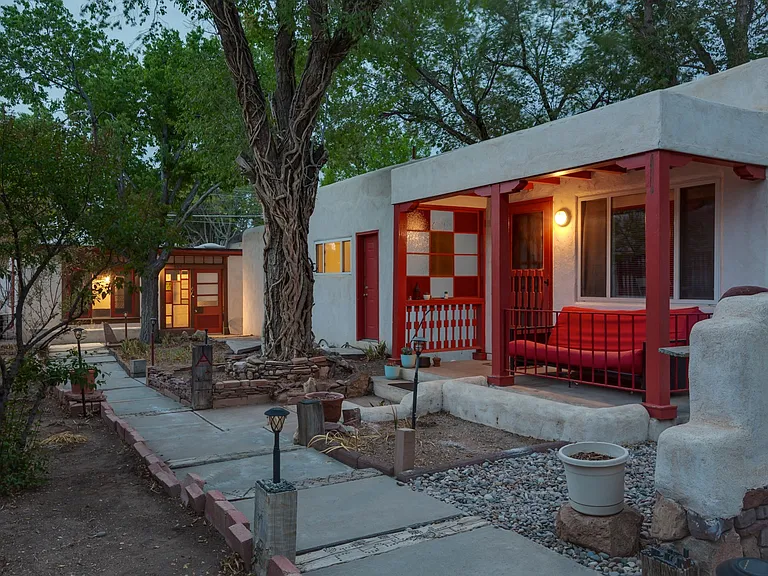 Spectacular 1 Bedroom Casita Near UNM - in Gorgeous, Private Compound — Photo 41