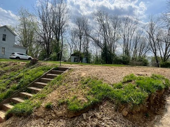 135 Rotary Rd, Huntington, WV 25705