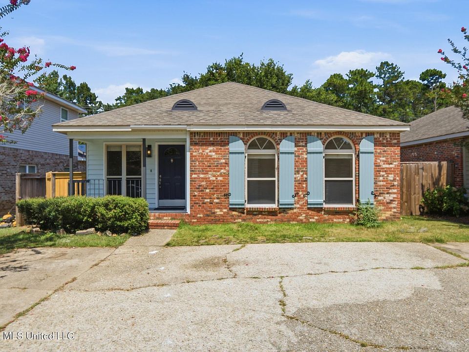 1st image of 3 Bridgefield Ct