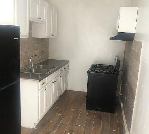 3rd image of 220 S Jackson St APT 206