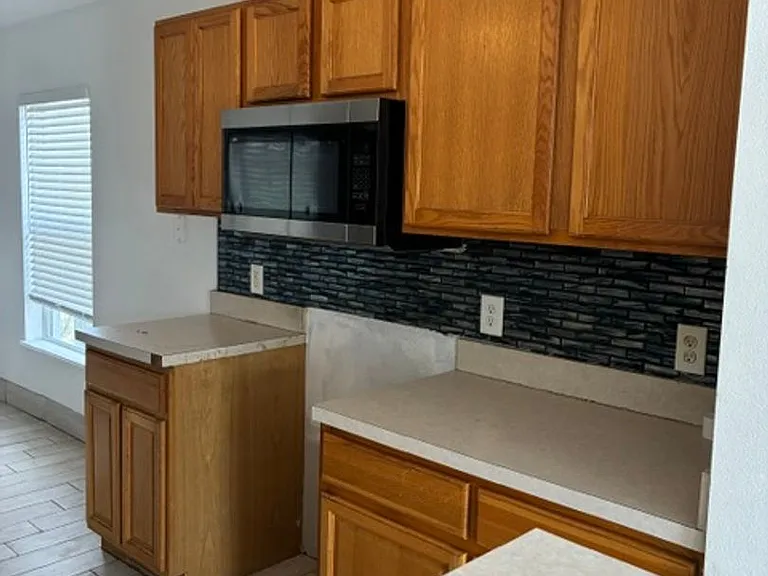 616 Sunway Ln — Photo 8