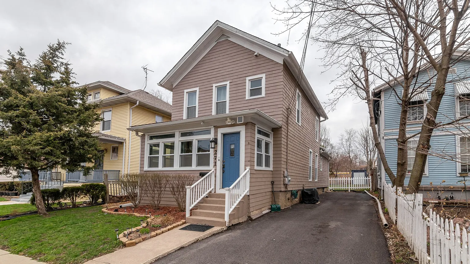 271 Center St photo 1