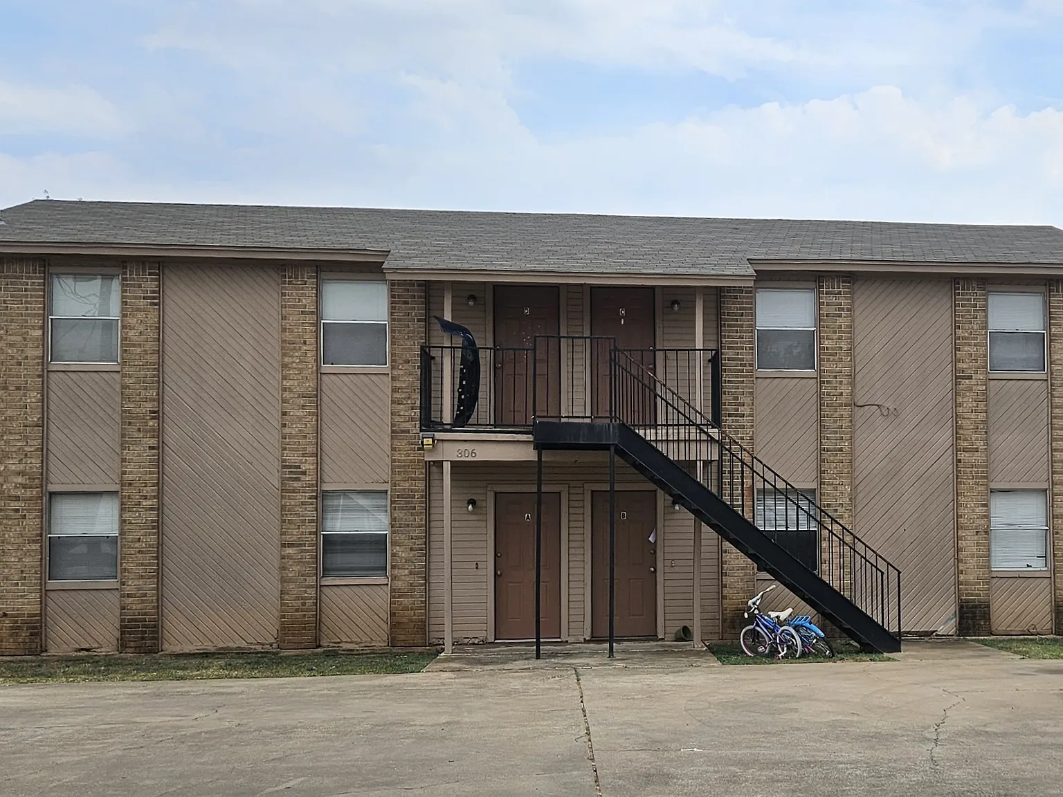2 bed, 795 sqft, $695 — Photo 1