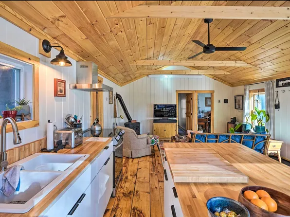 145 Falls Brook Rd, Brattleboro, VT 05301