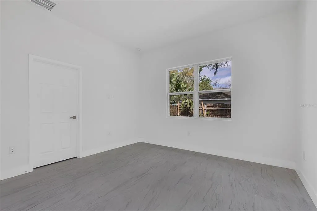 3 bed, 2.0 bath, 1900 sqft, $2,100 — Photo 4