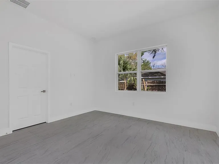1221 SW 5th St — Photo 5