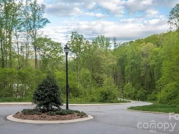 4th image of 20 La Grange Dr
