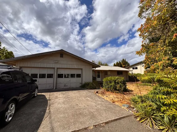 1496 NW Almira St, Roseburg, OR 97471