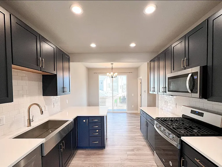 888 S Valentia St — Photo 18