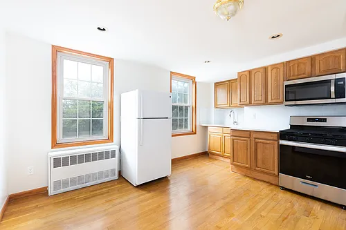 20-32 41st St #2 Photo 1
