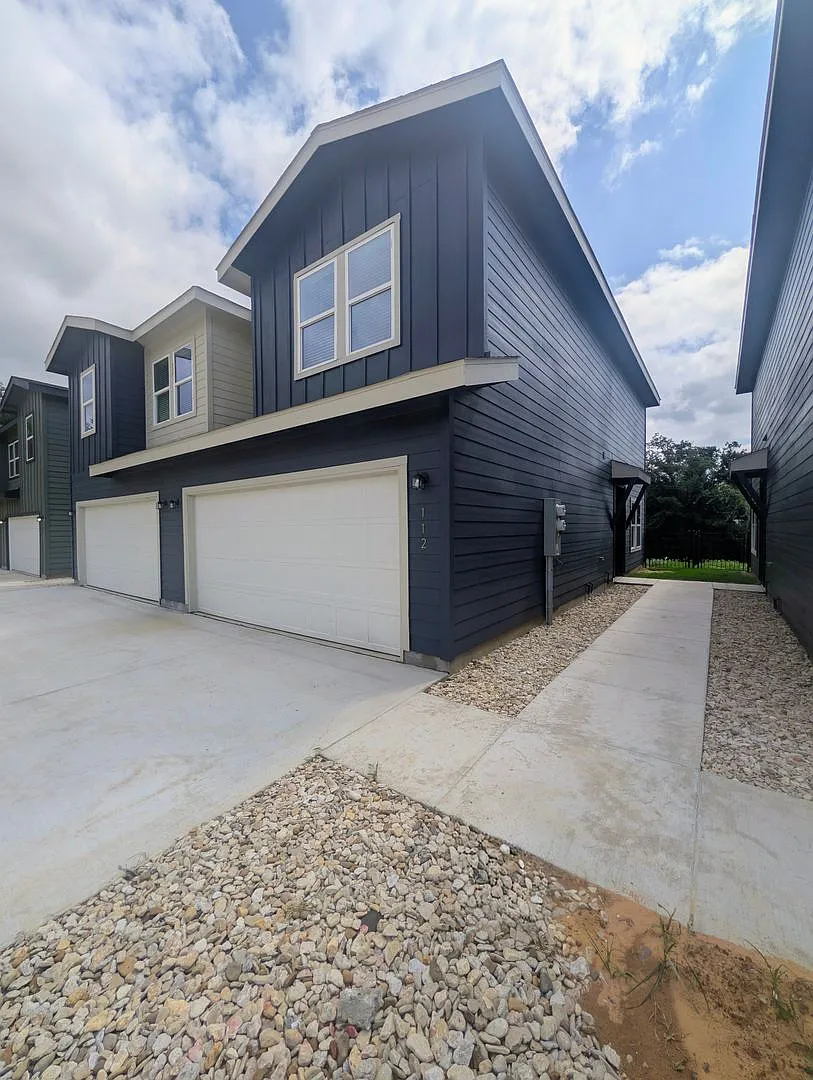 Brand New Duplex in New East Parks Community — Photo 2