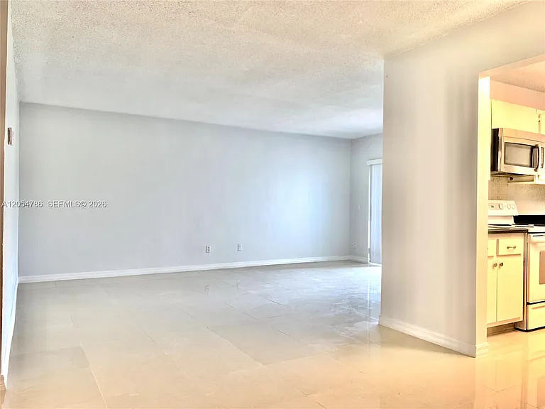 2491 SW 82nd Ave #106 — Photo 2
