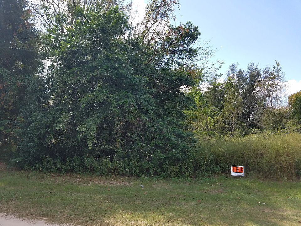 2nd image of NE 52nd Ave