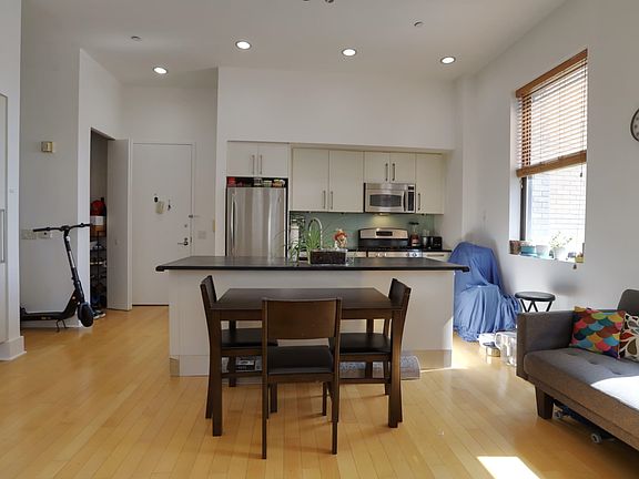 4th image of 4 Beacon Way APT 323