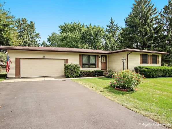 1320 Meadow Ln, McHenry, IL 60050